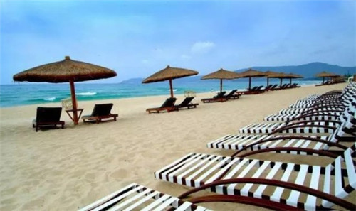 上衣第二颗纽扣（第二颗纽扣怎么戴在手上）